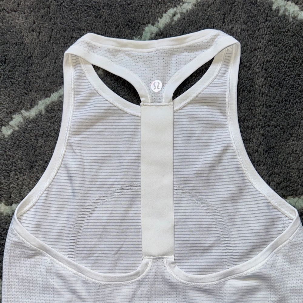 lululemon White Swiftly Tech Racerback Tank, size 4 - Picture 2 of 5